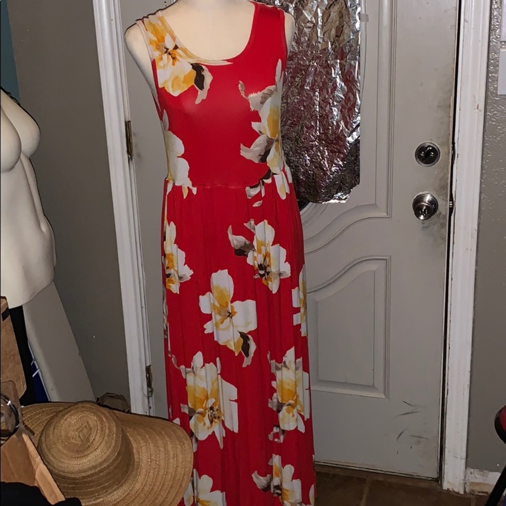 Lily pad Red Floral Maxi Dress!